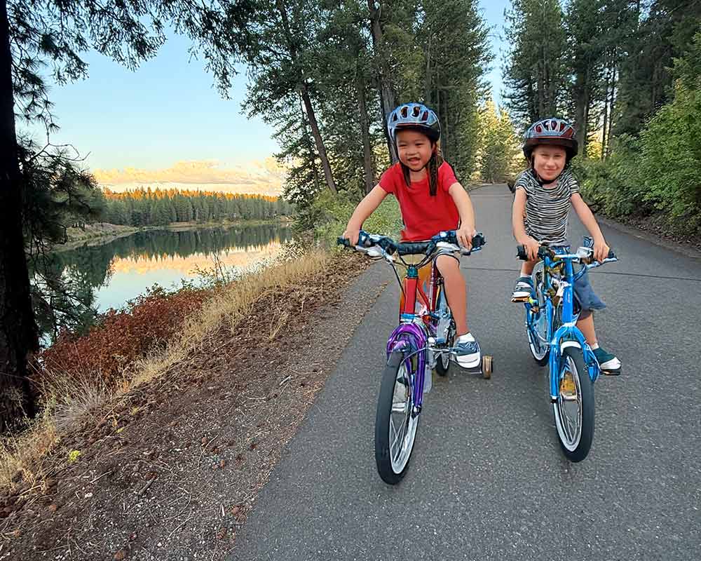 Friends-Of-The-Centenial-Trail-Spokane-AboutPhoto4 Kids riding bikes